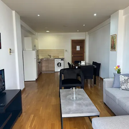 Ithaki Phinikoudes No. 105 Ларнака