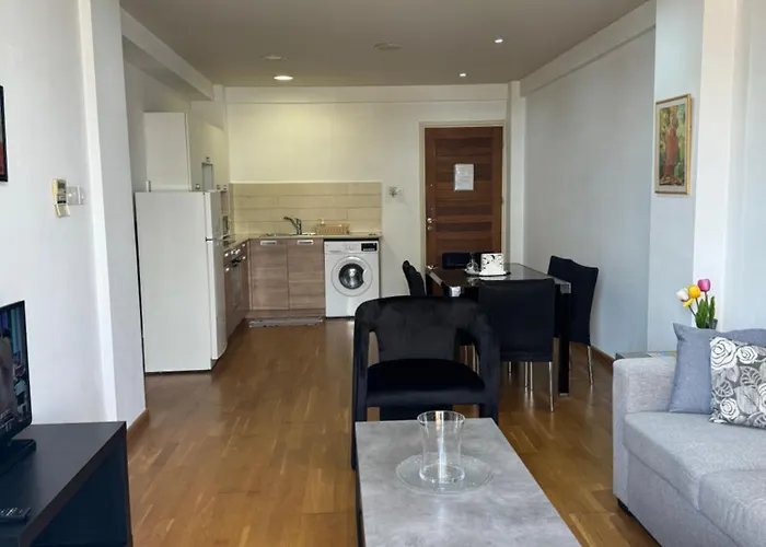 Ithaki Phinikoudes No. 105 Ларнака