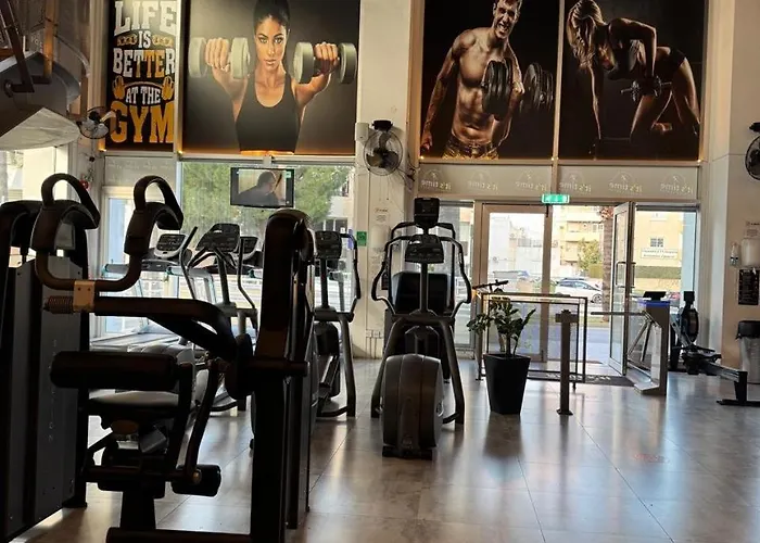 Ithaki Phinikoudes No. 105 *