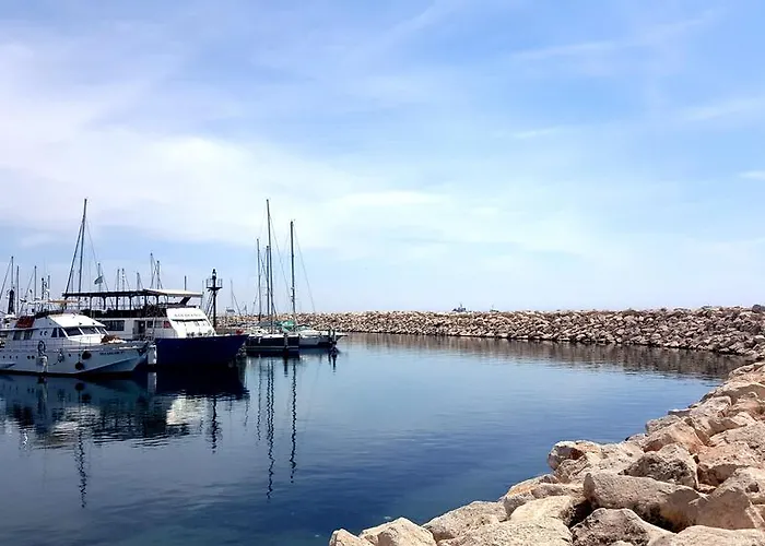 Ithaki Phinikoudes No. 105 Ларнака