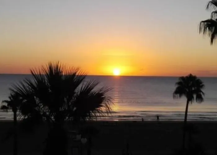 Ithaki Phinikoudes No. 105 Апартаменти Ларнака