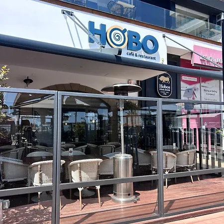 Ithaki Phinikoudes No. 105 * Lárnaca