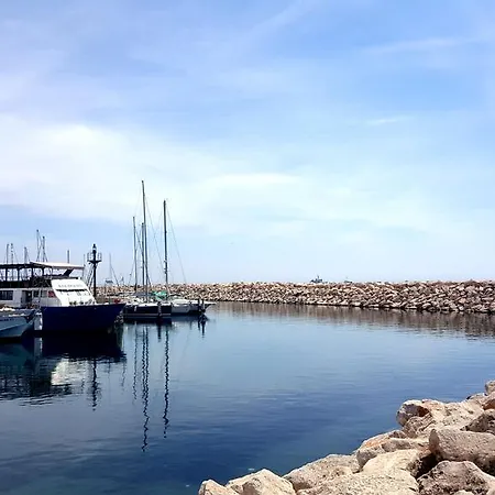 Ithaki Phinikoudes No. 105 Lárnaca