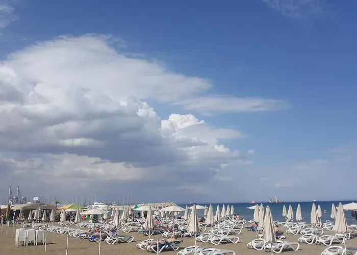 Ithaki Phinikoudes No. 105 *