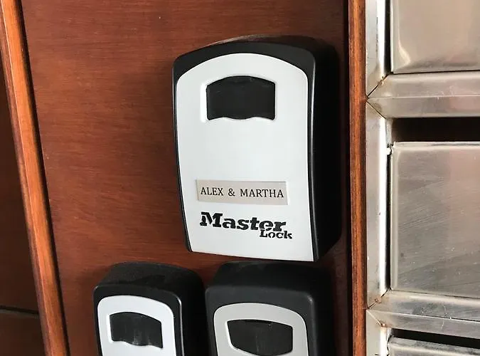 Ithaki Phinikoudes No. 105 * Lárnaca